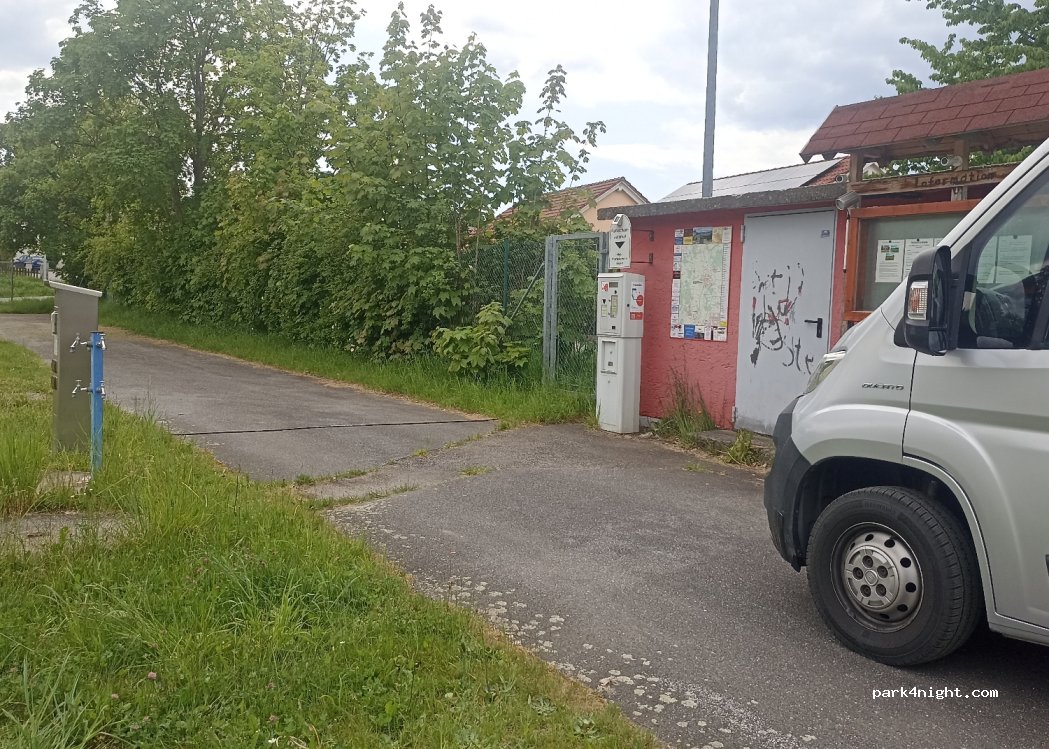 Stellplatz Wohnwagen und Wohnmobile — foto 4