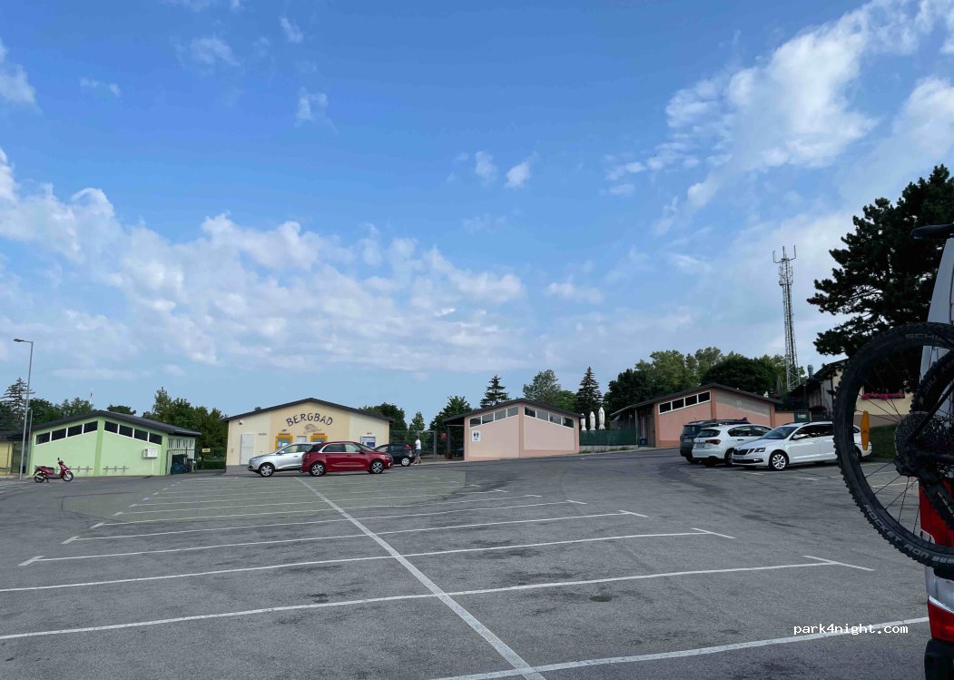 (2410) Hainburg an der Donau - 3 Braunsbergstraße — foto
