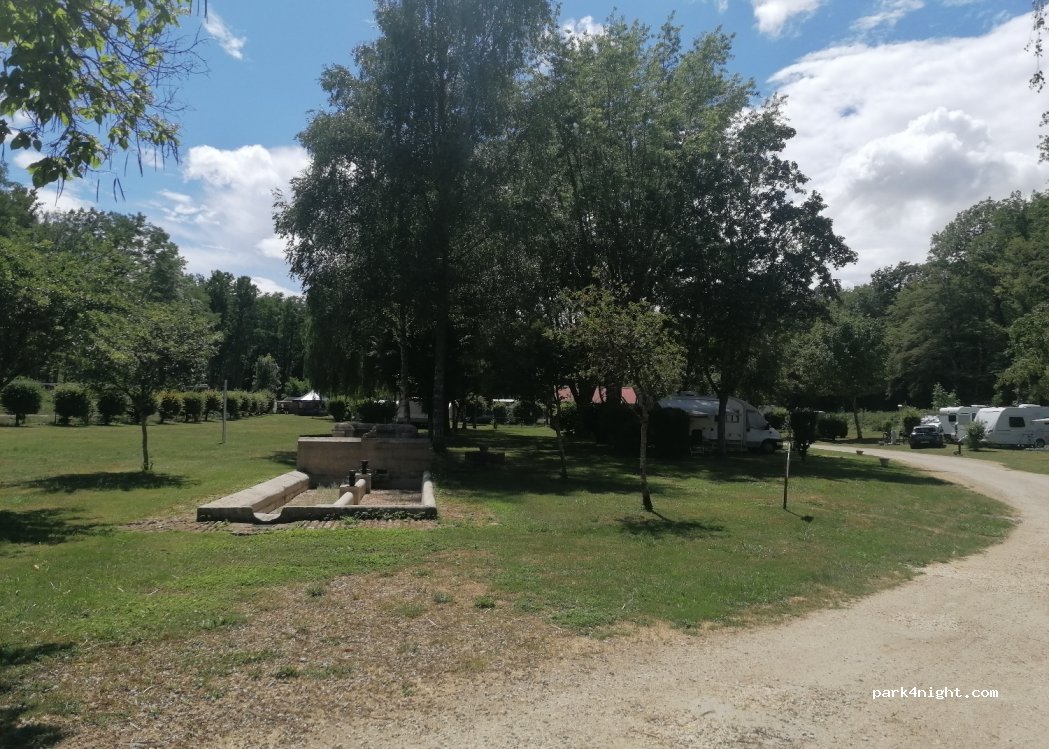 LA FONTAINE AUX FEES RENAUCOURT — foto