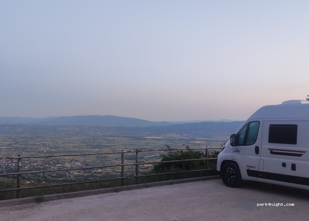(06081) Assisi - 15 Via Eremo delle Carceri — foto 4