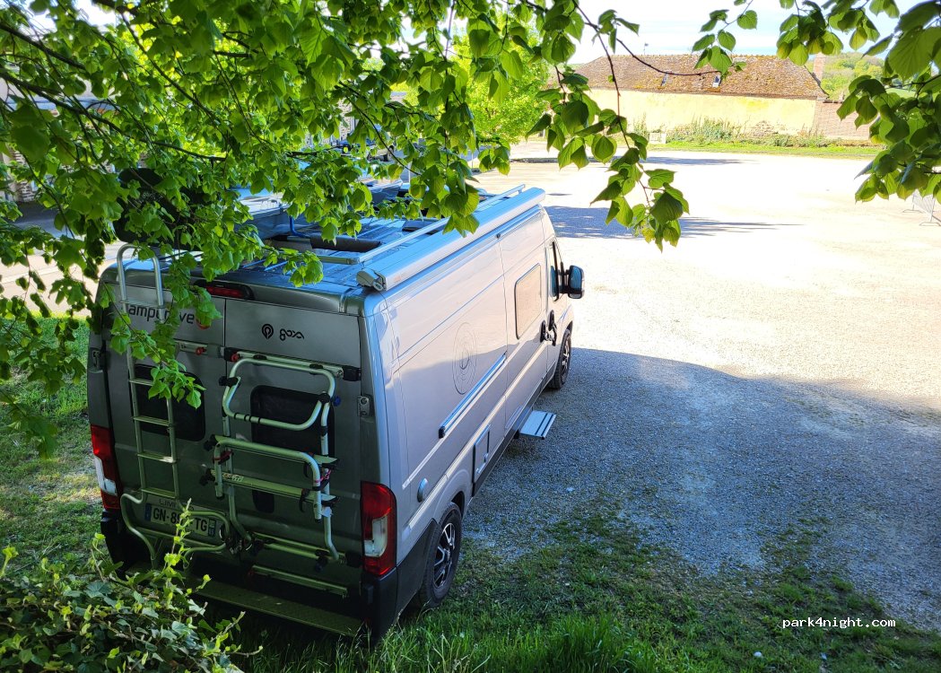 (89520) Saint-Sauveur-en-Puisaye - 2 Place du Chateau — foto 4