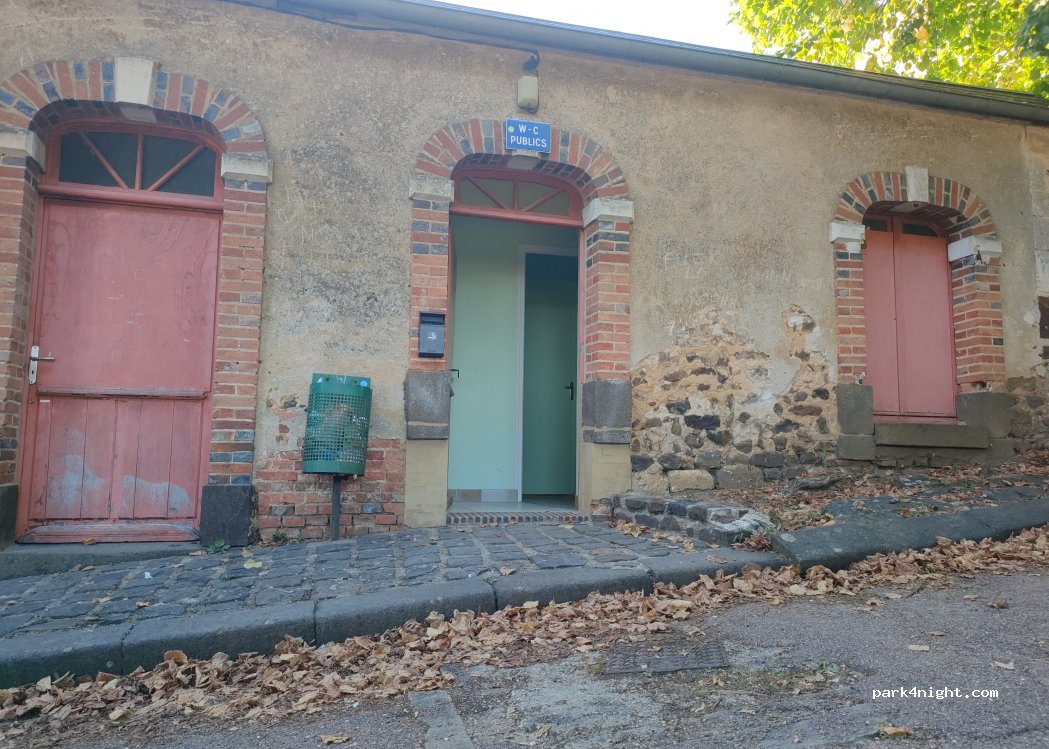 (89520) Saint-Sauveur-en-Puisaye - 2 Place du Chateau — foto 5