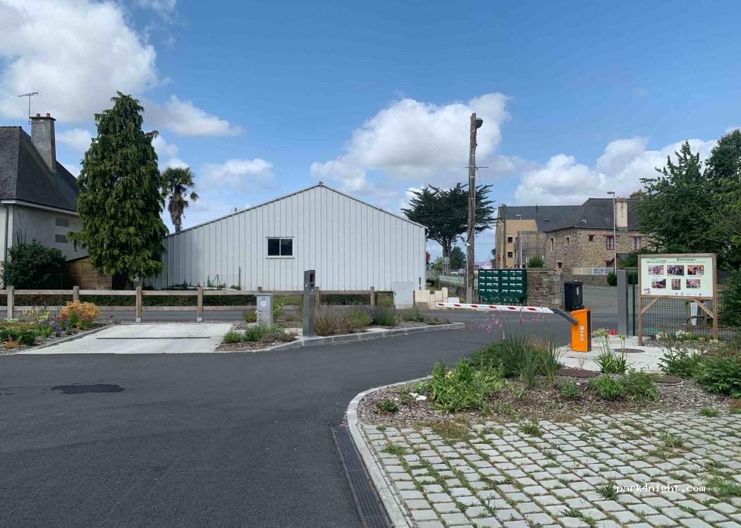 (35120) Dol-de-Bretagne - 1 Rue de Dinan — foto 2