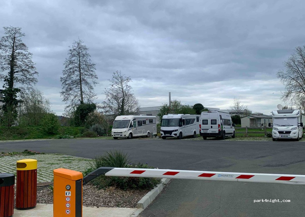 (35120) Dol-de-Bretagne - 1 Rue de Dinan — foto 3