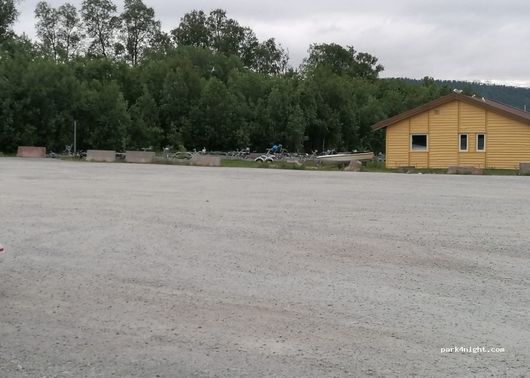 (9020) Tromsdalen - 221 Tromsøysundvegen — foto