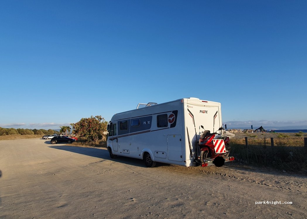 (88040) Gizzeria Lido - Unnamed Road — foto