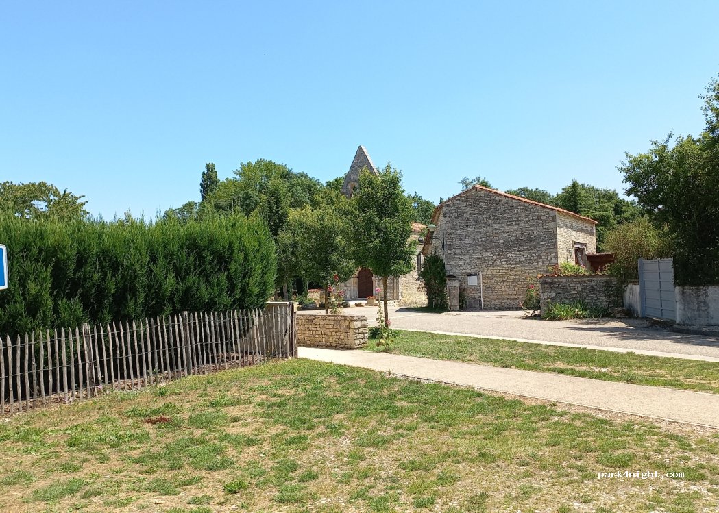 (16230) Saint-Groux - 2 Chemin de l'Ouche — foto