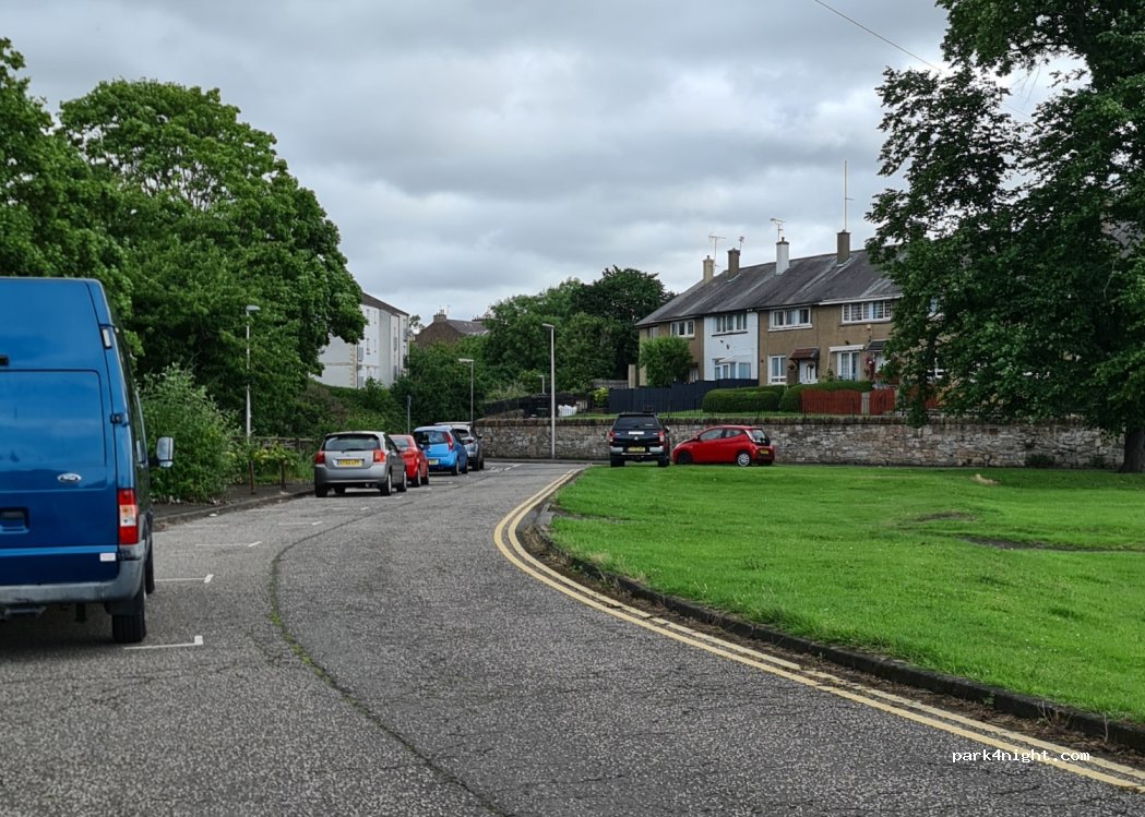 (KY11 1DR) Inverkeithing - 4 Preston Crescent — foto