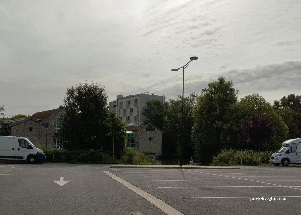 (51000) Châlons-en-Champagne - 19 Rond-Point de la Dignité — foto 3