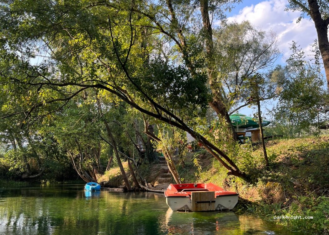 River Camp Bajta — foto
