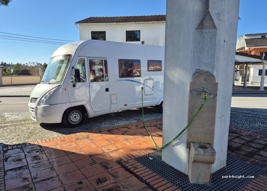 (2425) Coimbrão - 10 Largo de São Tiago — foto 3