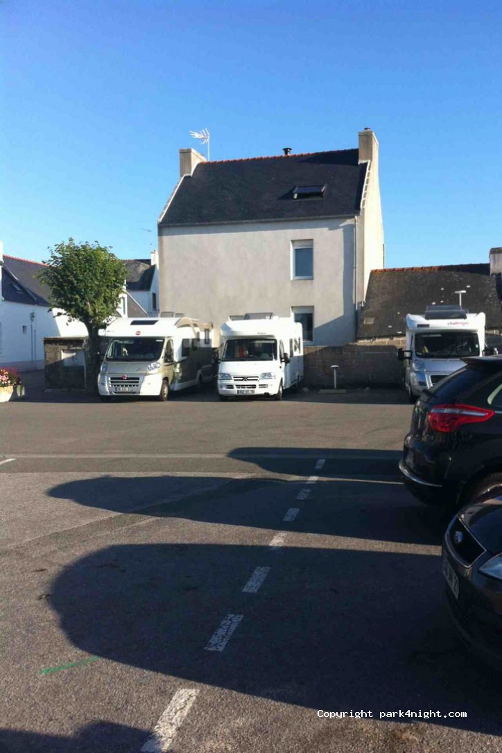 (29740) Plobannalec-Lesconil - 15 Place de la Résistance — foto 2