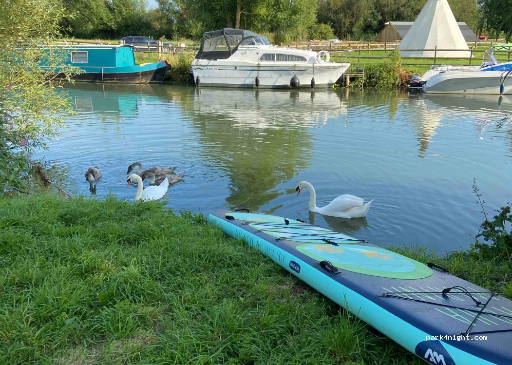 Radcot Bridge Camping — foto 2