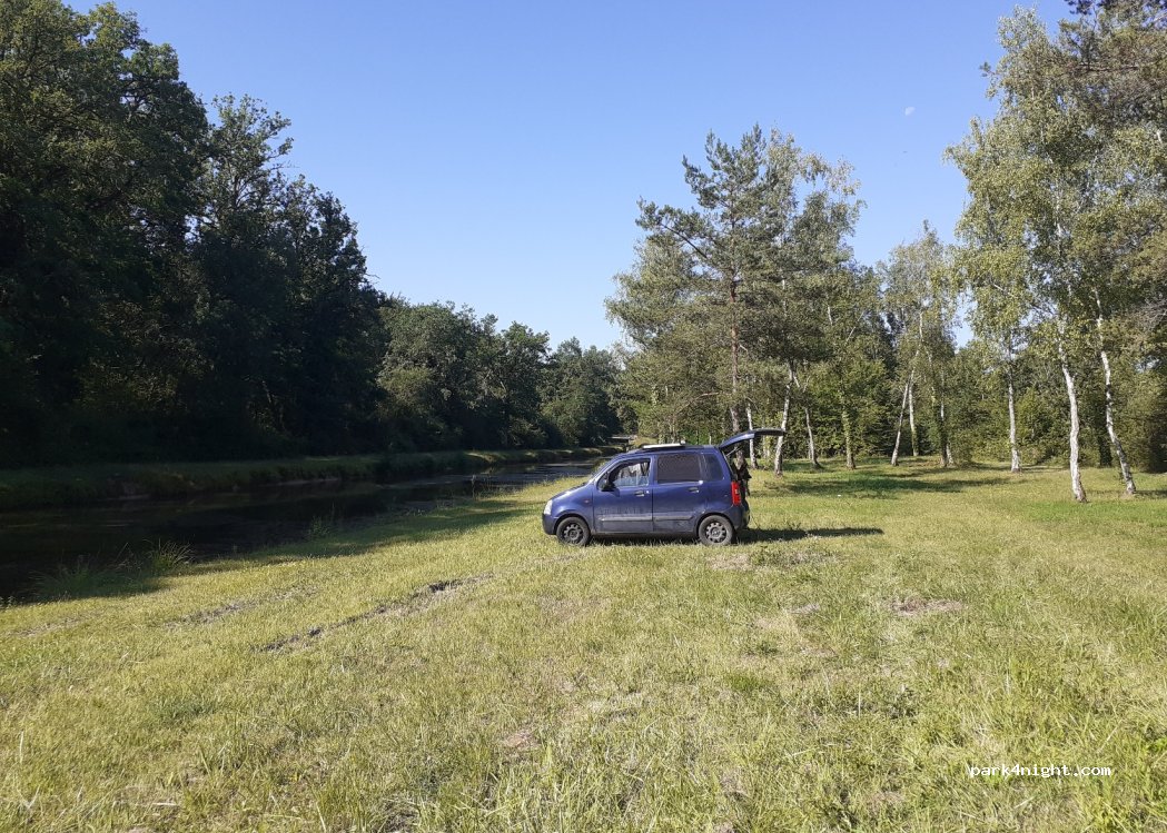 (18410) Brinon-sur-Sauldre - — foto
