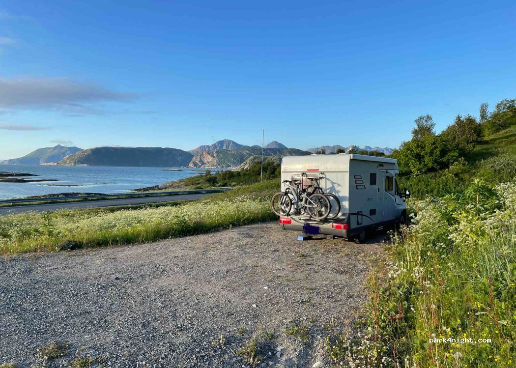 (9110) Sommarøy - 201 Hillesøyvegen — foto
