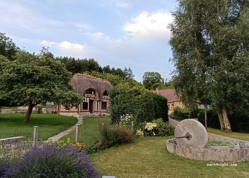 (14100) Hermival-les-Vaux - 15 Rue du Moulin — foto