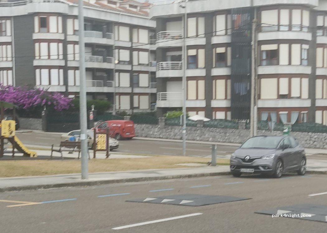 (39180) Noja - 7 Avenida Santos Mártires — foto