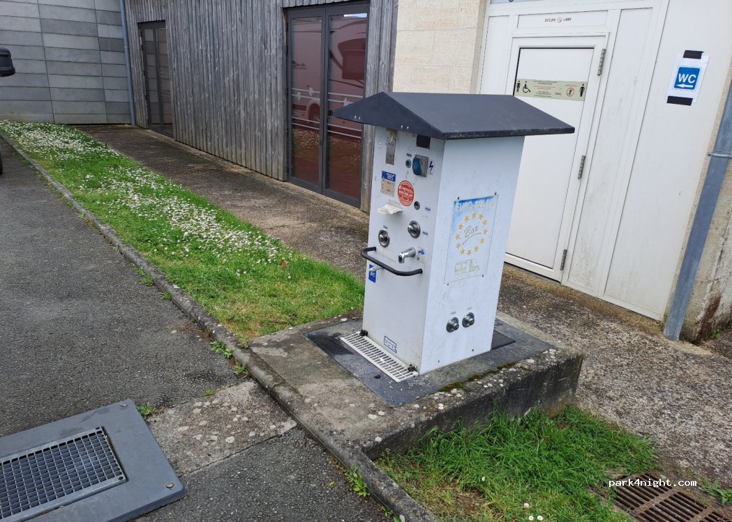 Aire de camping car POMEROL — foto 4