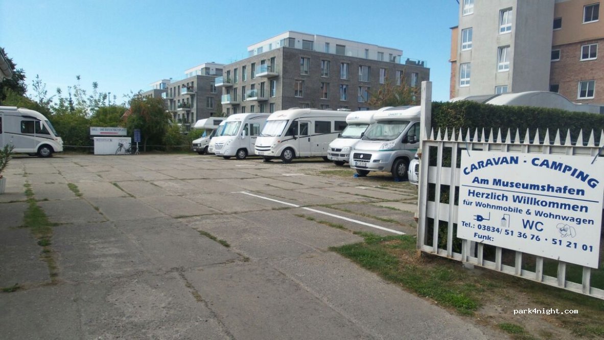 Wohnmobilstellplatz am Museumshafen — foto 2