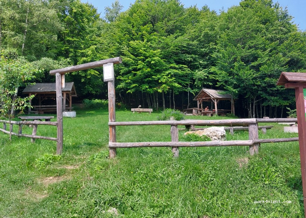 (71250) Vladići - Unnamed Road — foto