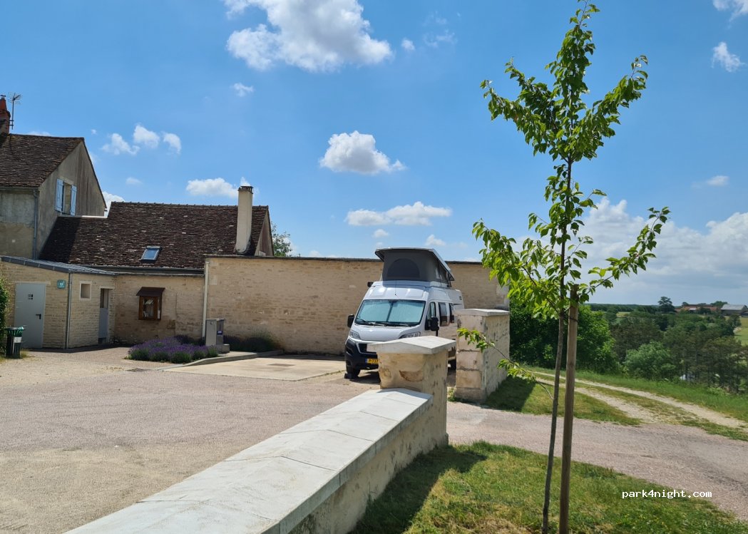 (89560) Druyes-les-Belles-Fontaines - Rue de la Comtesse Mahaut — foto