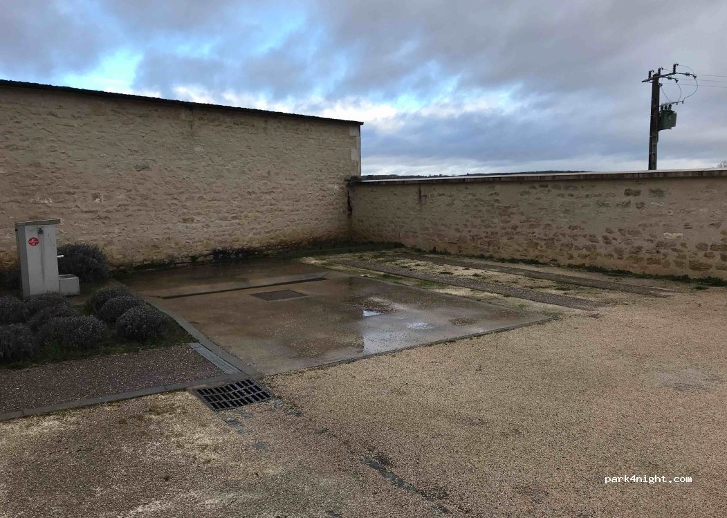 (89560) Druyes-les-Belles-Fontaines - Rue de la Comtesse Mahaut — foto 4