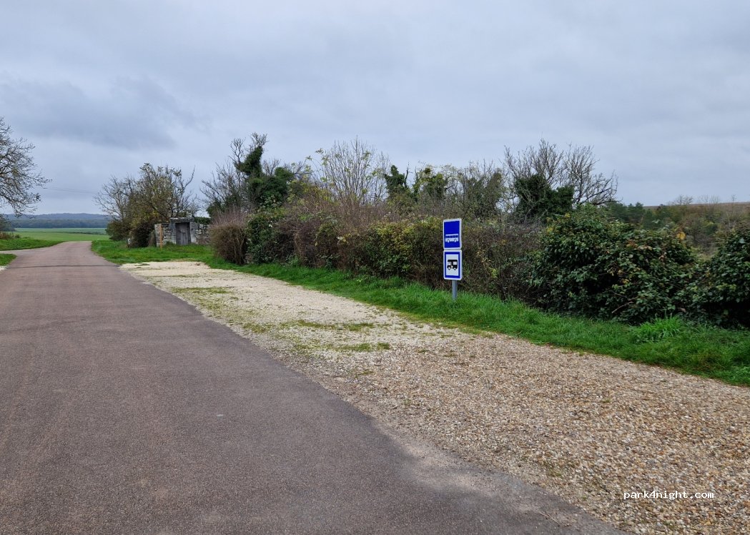 (89560) Druyes-les-Belles-Fontaines - Rue de la Comtesse Mahaut — foto 5