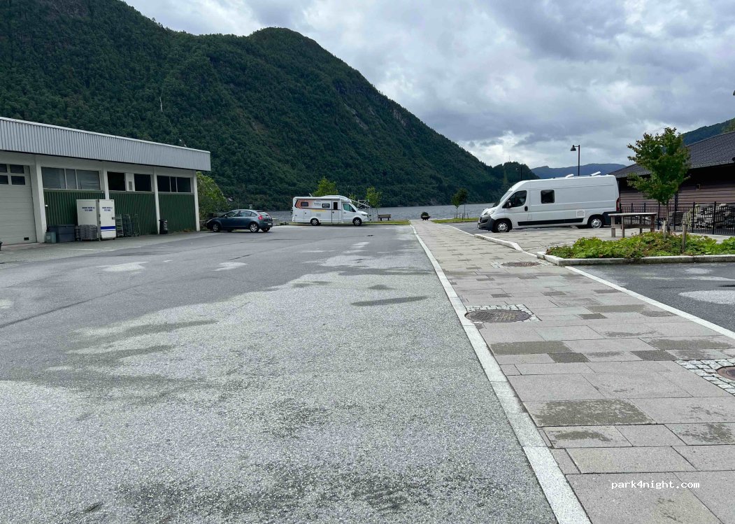 (6996) Vadheim - 9 Sankt Helenas Plass — foto