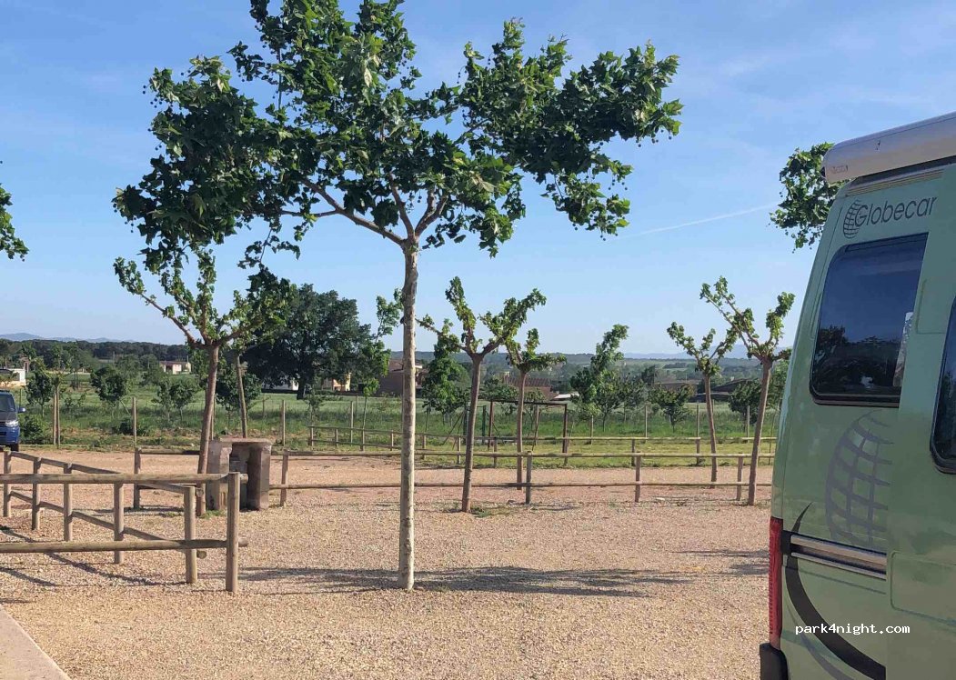 Àrea d'Autocaravanes de l'Agrobotiga Mas Bes — foto