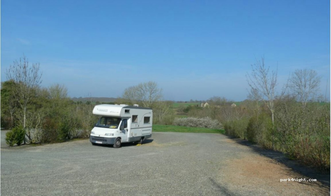 (53270) Thorigné-en-Charnie - La Roche Brault — foto