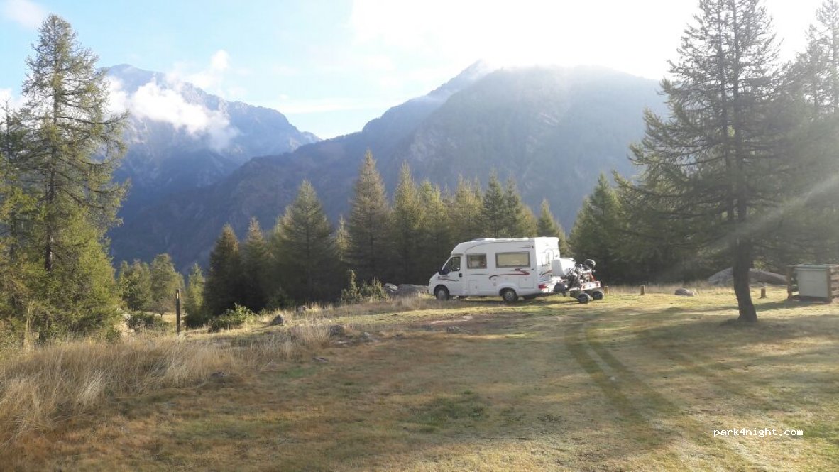 (05260) Saint-Jean-Saint-Nicolas - Unnamed Road — foto