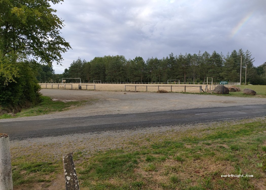 (35190) Trévérien - 3 Le Bourg — foto