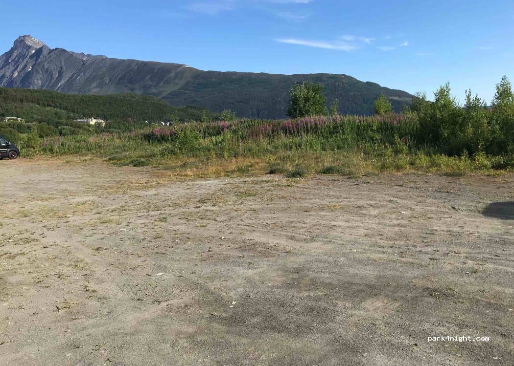 (9060) Lyngseidet - 96 Lyngenfjordveien — foto