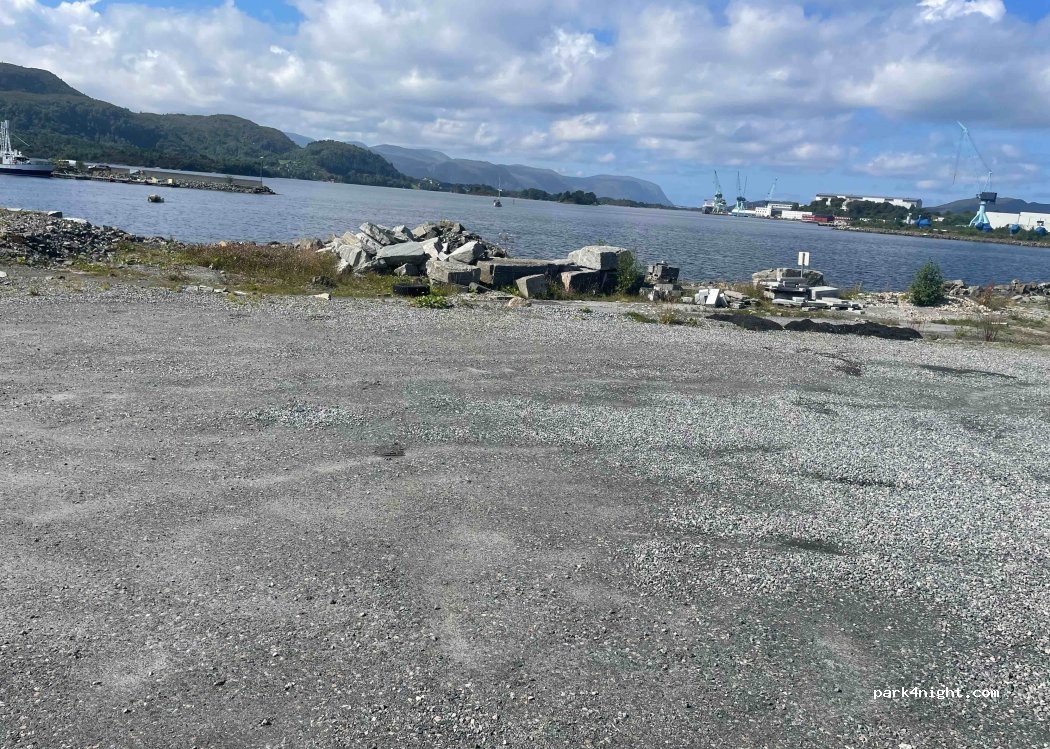 (6065) Ulsteinvik - 45 Sjøgata — foto 2