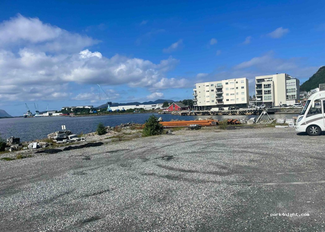 (6065) Ulsteinvik - 45 Sjøgata — foto 3