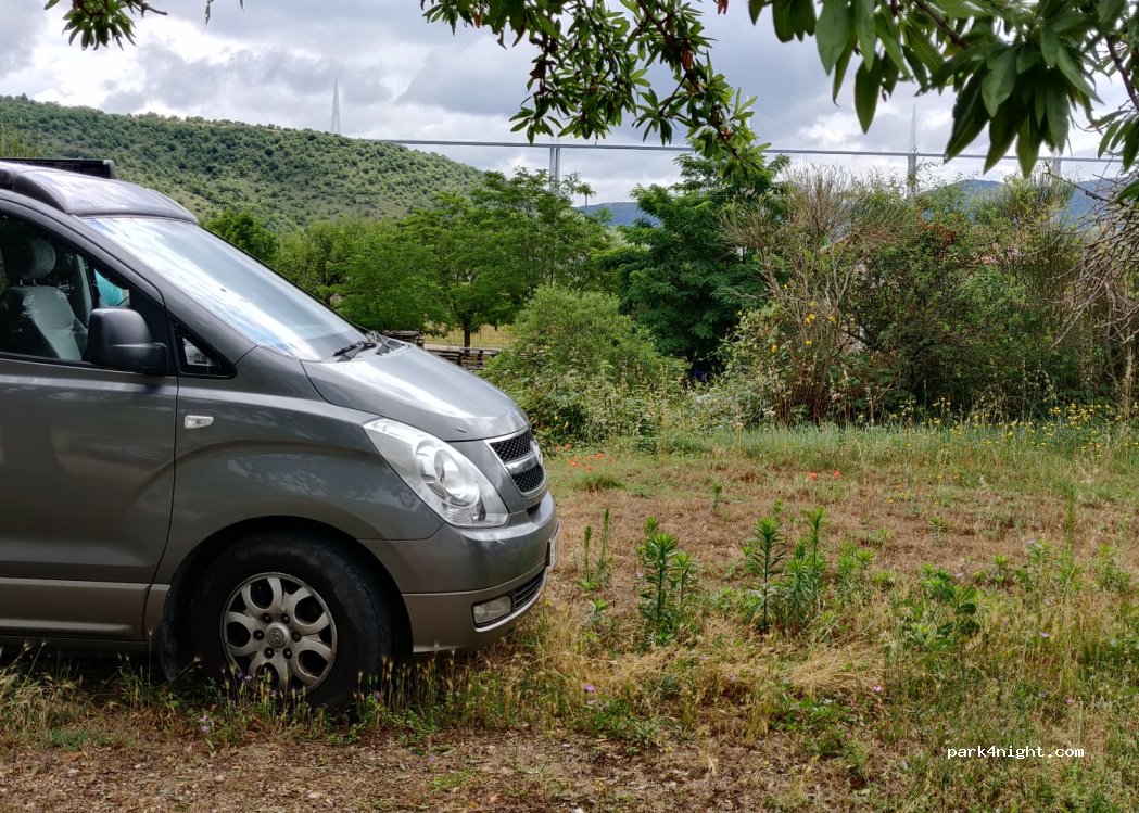 (12100) Comprégnac - Route de Thérondels — foto 2