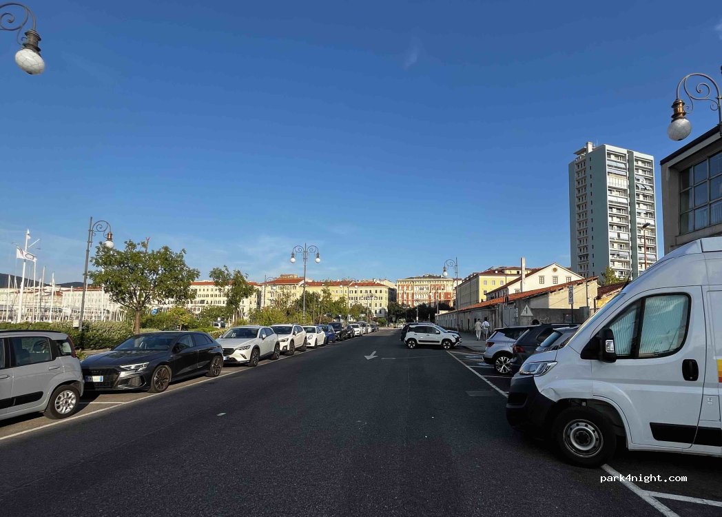 (34123) Trieste - 1 Via di Campo Marzio — foto 4