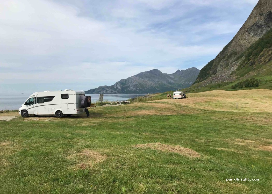 Parkering og camping, Grøtfjord bygdelag — foto