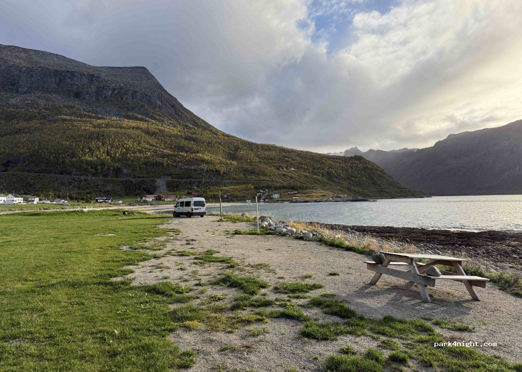 Parkering og camping, Grøtfjord bygdelag — foto 4