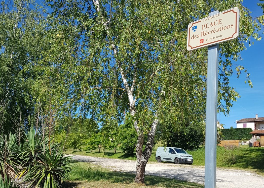 (24330) La Douze - 475 Place des Récréations — foto