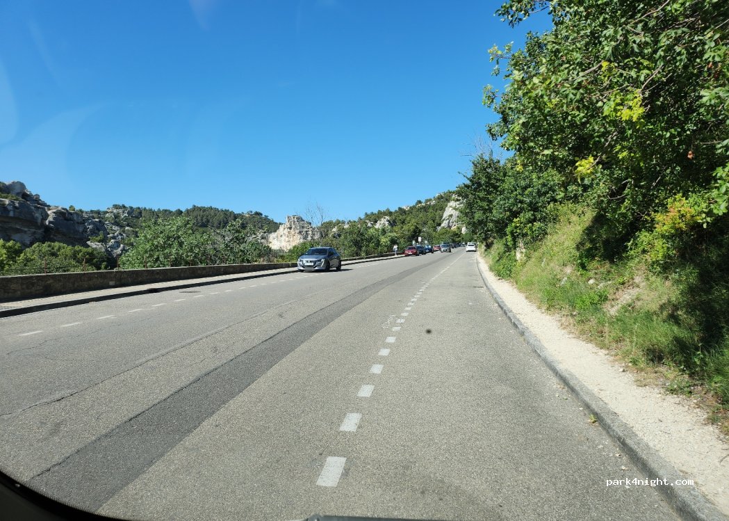 (13520) Les Baux-de-Provence - 1 Esplanade Charles de Gaulle — foto