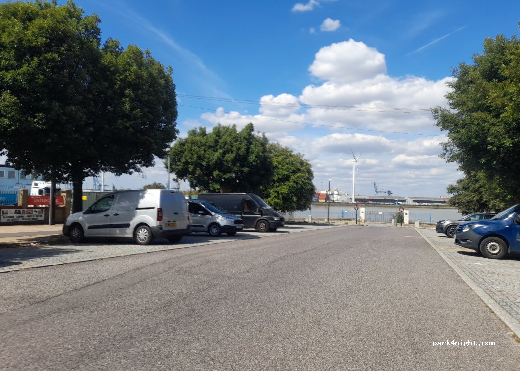 (DA11 9LX) Northfleet - 2-4 Lansdowne Square — foto
