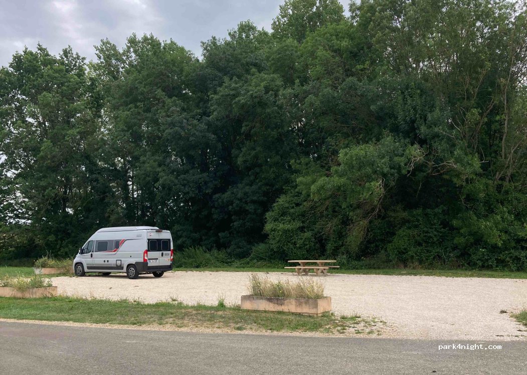 (21250) Glanon - Unnamed road — foto