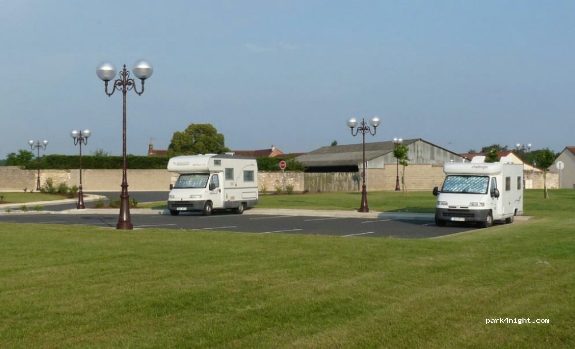 (18500) Allouis - 9 Chemin Vert — foto