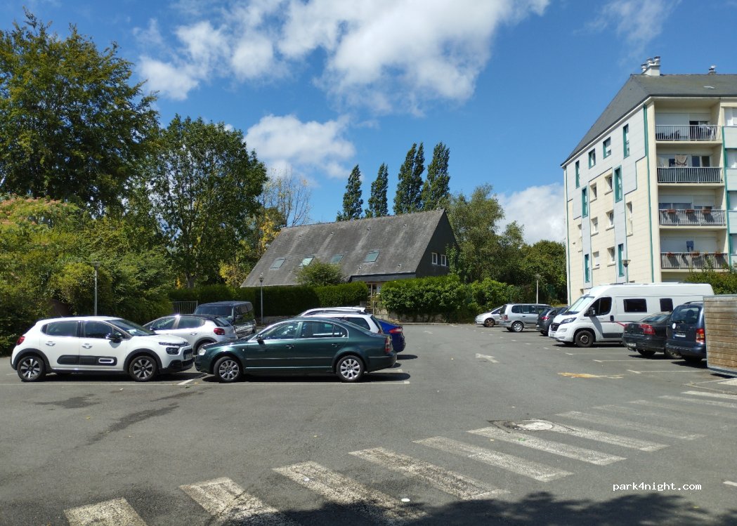 (22100) Dinan - 13 Promenade de la Fontaine des Eaux — foto