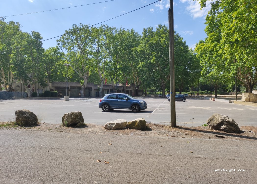 (30300) Beaucaire - 4 Avenue des Arènes — foto 2