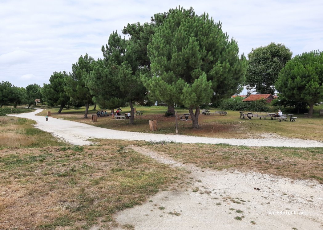 (33260) La Teste-de-Buch - 15 Avenue du Général Leclerc — foto 2