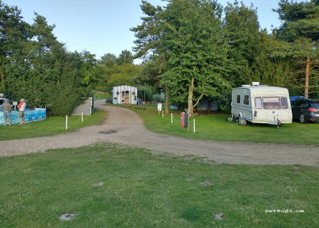 Blue Skies Campsite — foto