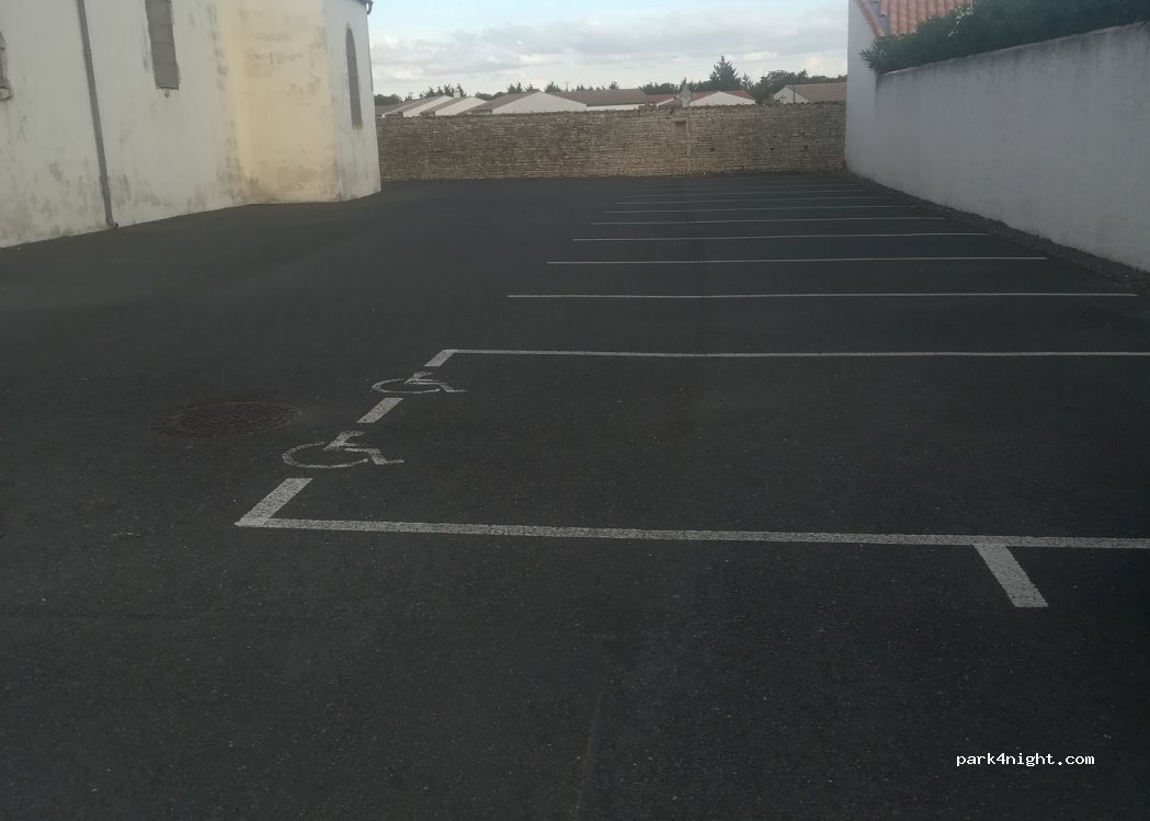 (17170) Ferrières - 1 Rue de l'Église — foto