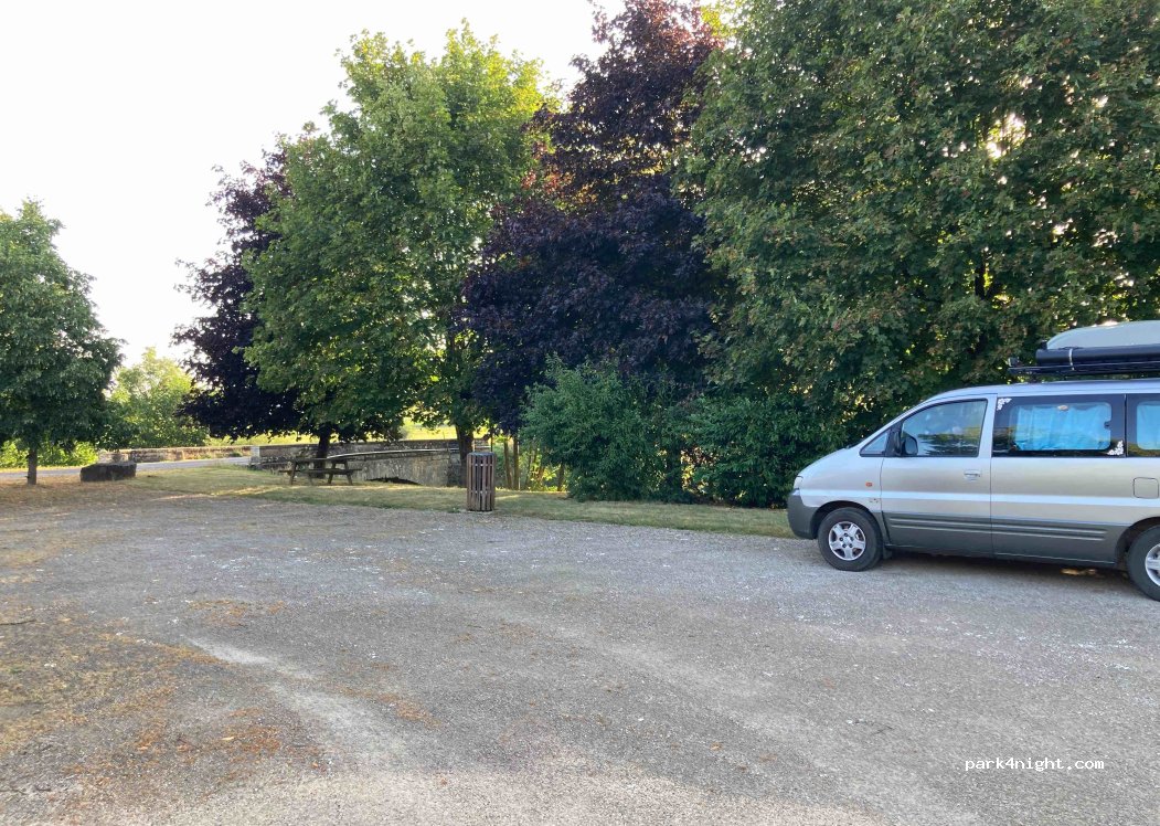 (52150) Sommerécourt - 1 Place du Mouzon — foto